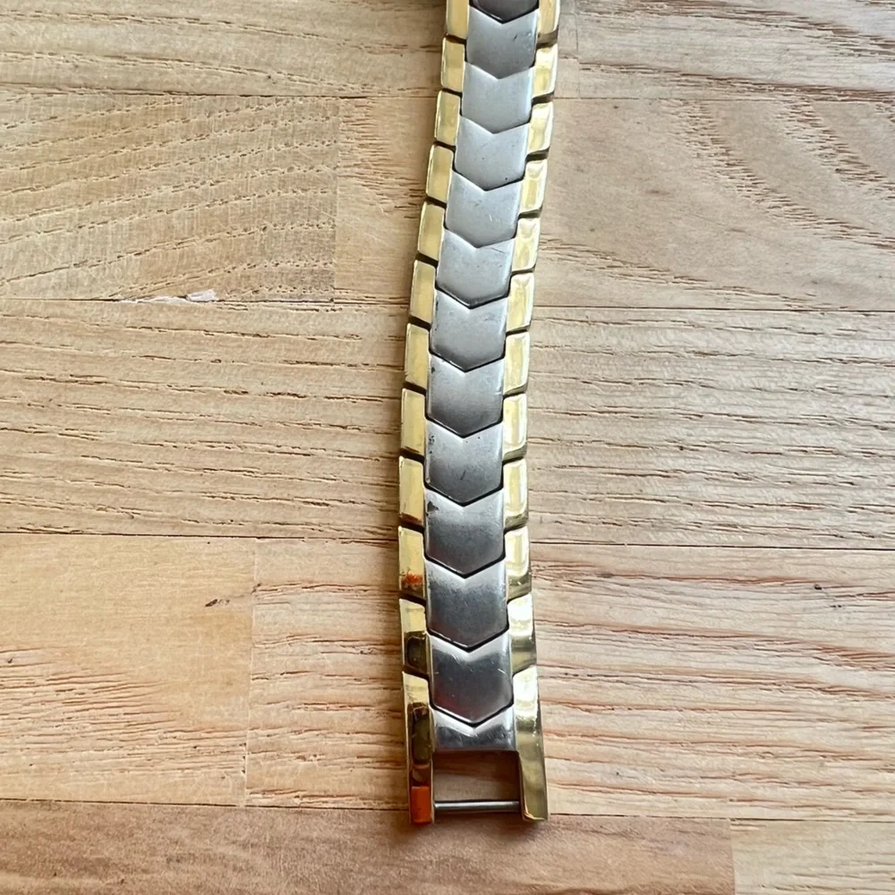 Elgin ladies two tone dress watch NEW BATTERY